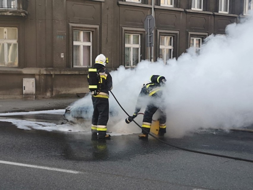 Tak wyglądało spalone audi na Dębowej w Katowicach