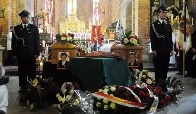 Pogrzeb Anny i Bartosza Borowskich z Gorzowa, babci i wnuka, którzy zginęli w katastrofie smoleńskiej