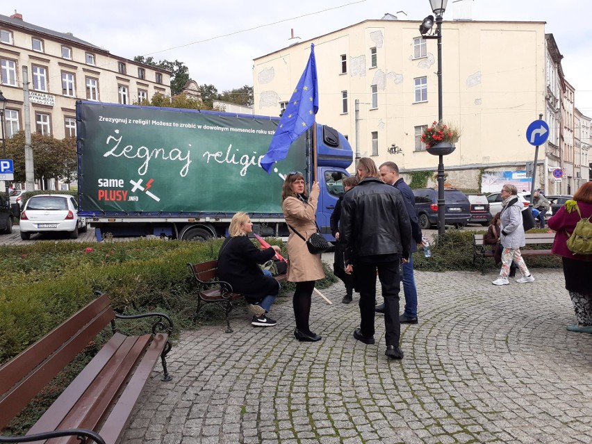 Aktywiści z Warszawy, lokalni działacze Lewicy zachęcali,...