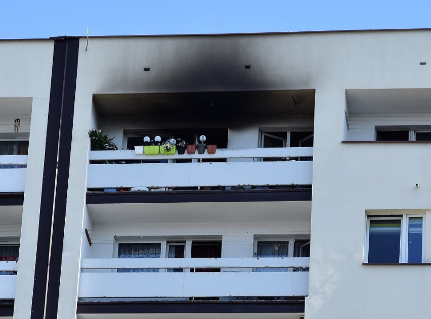 Tragiczny pożar w Jastrzębiu-Zdroju. Jedna osoba nie żyje. Ewakuowano ponad 70 mieszkańców bloku