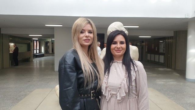 Pani Natalia Walusińska (z lewej) ze wspierającą ją siostrą Justyną. U siostry szczęśliwie nie ma niebezpiecznej mutacji.
