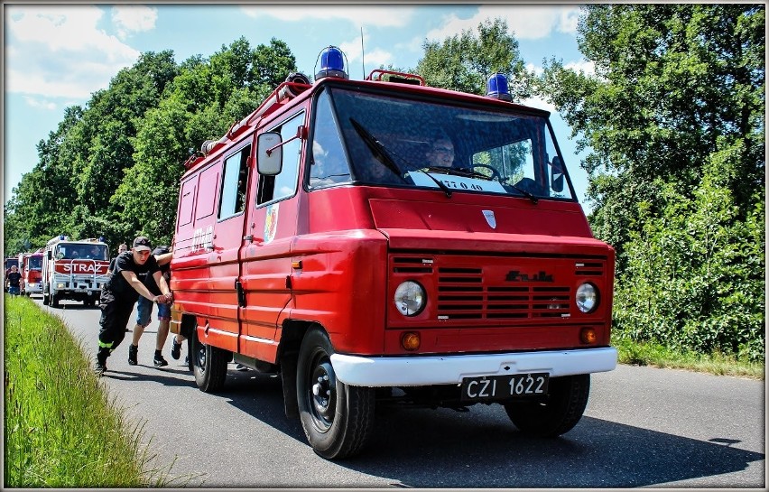 119 samochodów przyjechało do Główczyc na zlot wozów...