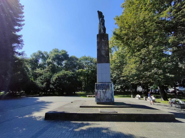 Mieszkańcy miasta po raz kolejny przypomnieli prezydentowi Fijołkowi, co ma zrobić z tym pomnikiem