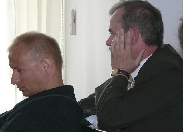 Starosta kazimierski Jan Nowak (z prawej) stanął w poniedziałek po raz drugi przed buskim sądem.