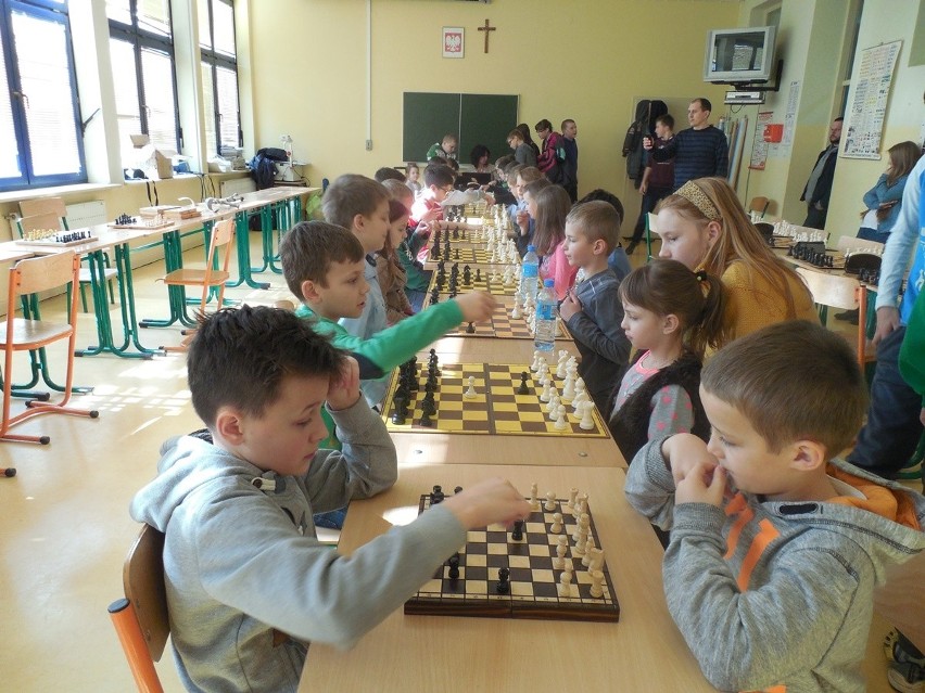 Nawet przedszkolaki usiadły przy szachownicach