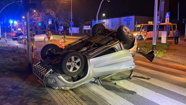 Dwa samochody osobowe zderzyły się na skrzyżowaniu ulic Zbylitowskiej i Chemicznej w Tarnowie