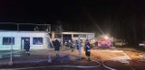Łyski: Pożar hali magazynowej. W akcji brało udział 7 jednostek straży pożarnej [ZDJĘCIA]