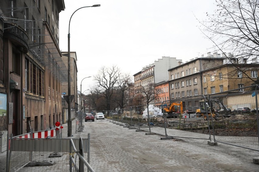 Kiedy zostaną dokończone prace na placu Biskupim w Krakowie?