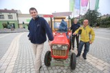 Jaworzno: Traktorkami do Francji. Projekcja "Prostej historii" przeniesiona do biblioteki