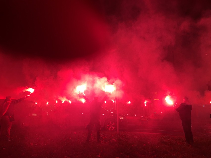 Wielkie racowisko kibiców Lecha Poznań z okazji 99. rocznicy...