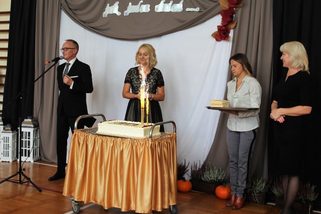 Nie mogło zabraknąć tortu na jubileusz 10 lat Ośrodka w Wierzbicy.