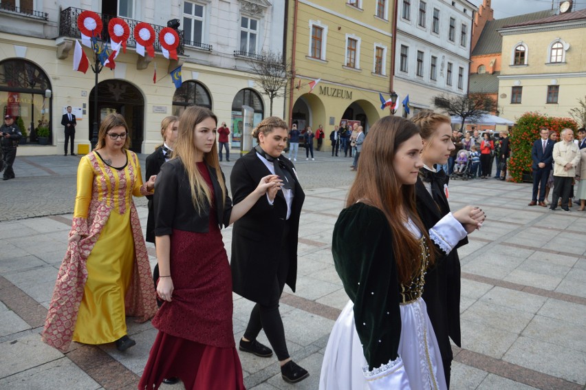 Na tarnowskim rynku odsłonięto pomnik Tadeusza Tertila [ZDJĘCIA]