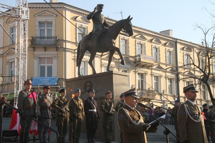 Święto Niepodległości w Kielcach. Uroczystości pod pomnikiem Marszałka Piłsudskiego [WIDEO, zdjęcia]