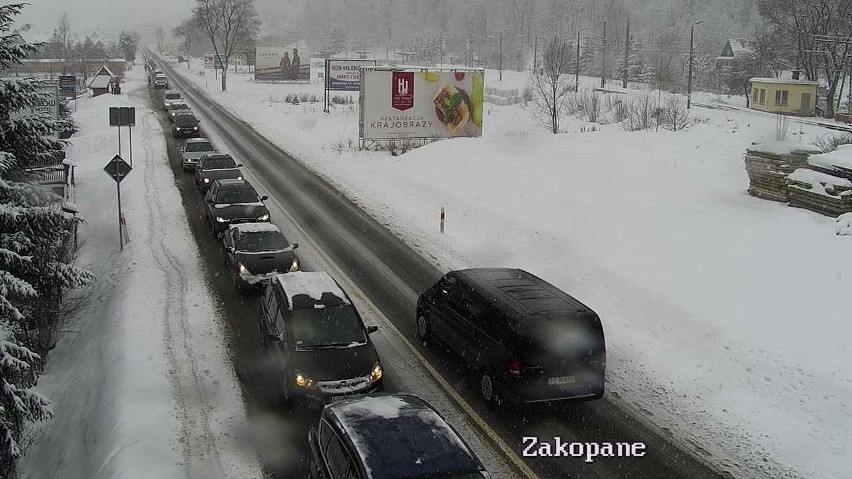 Drogowy horror na Podhalu. Turyści wracają z sylwestra i stoją w wielkich korkach [ZDJĘCIA]