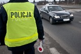 Pijany 26-latek prowadził auto, którym uderzył w prywatny samochód policjanta 