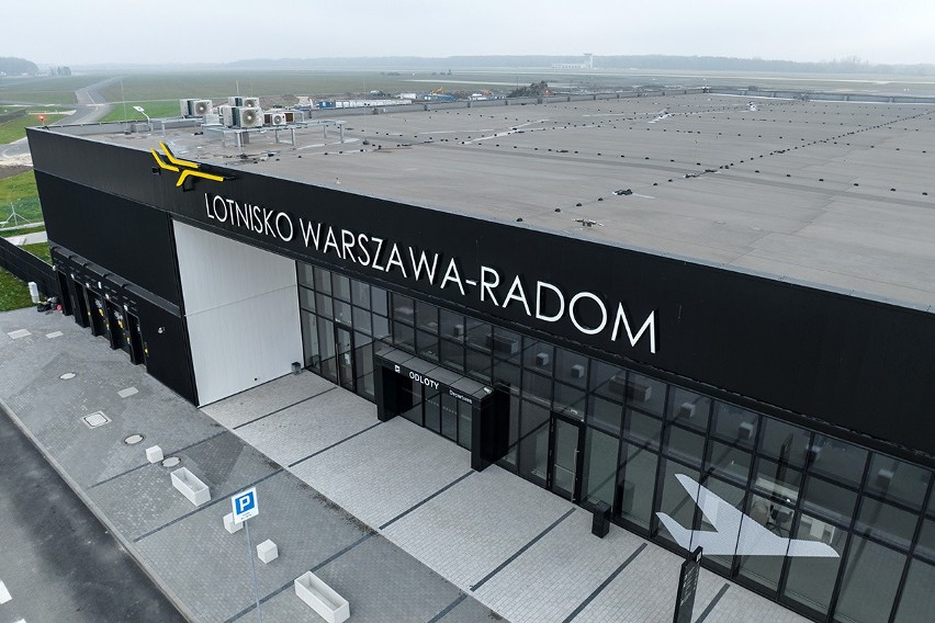 Gotowy już terminal lotniska w Radomia. W całym porcie...