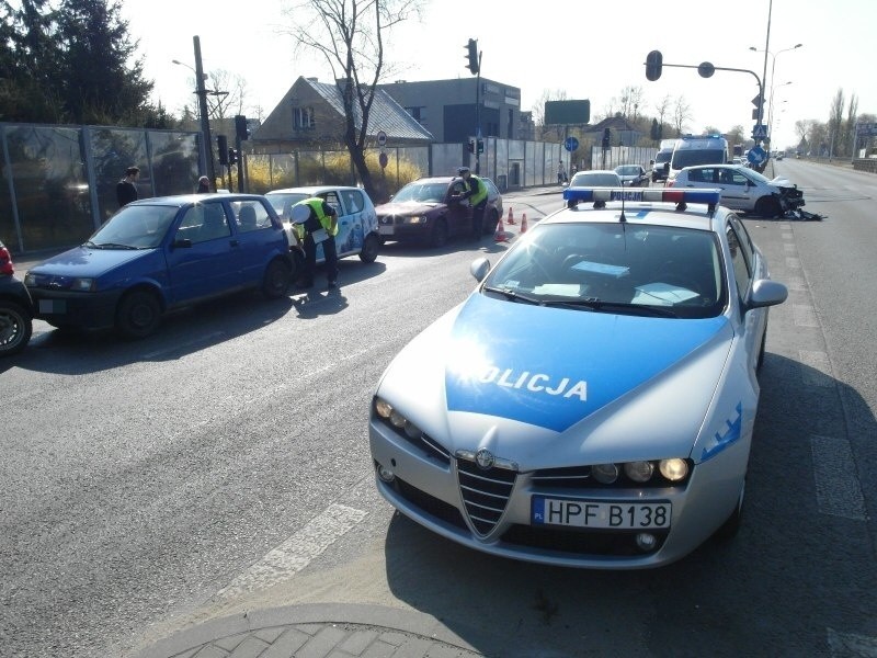 Wypadek na Zgierskiej. Zderzenie z ciężarówką [zdjęcia]