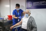 Szczepienia przeciw COVID-19. W Katowicach brakuje szczepionek Moderny dla pacjentów 80 plus? Szczepienia przesunięte w czasie