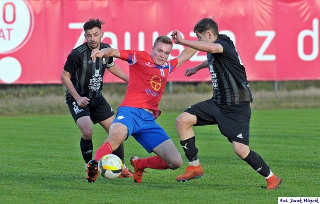 W meczu 15. kolejki piłkarskiej Kipsta IV ligi zachodniopomorskiej, Gwardia Koszalin wygrała z MKP Szczecinek 3:1 (0:0).