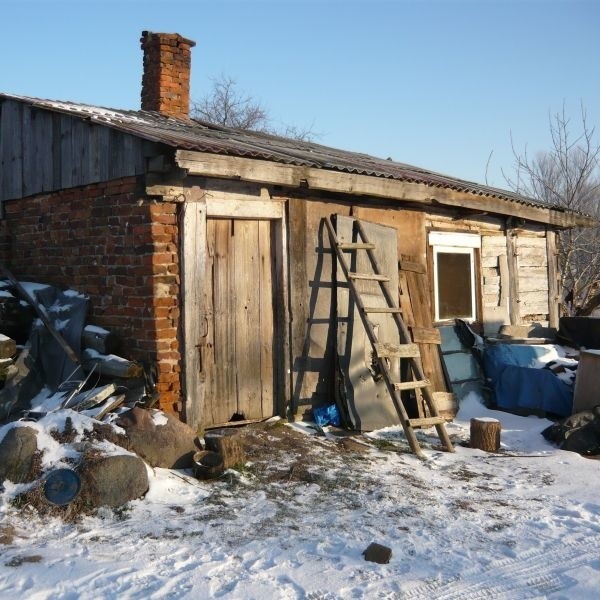 W tym domu, przy temperaturze minus 21 stopni Celsjusza, mieszkał 78-letni mężczyzna.