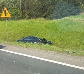 Limuzyna BOR-u w rowie! Wypadek na DK1