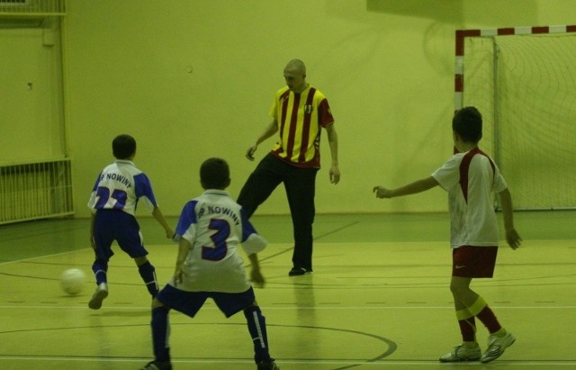 W piłkarskich trójkach zagra jak we wczesniejszych edycjach wychowanek Korony Piotr Gawęcki.