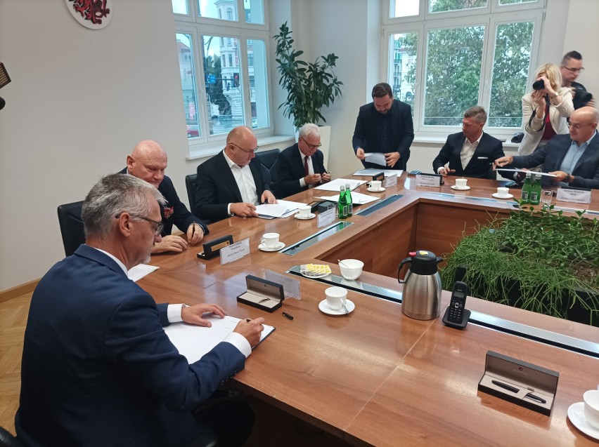 Porozumienie podpisano w siedzibie Urzędu Marszałkowskiego w...