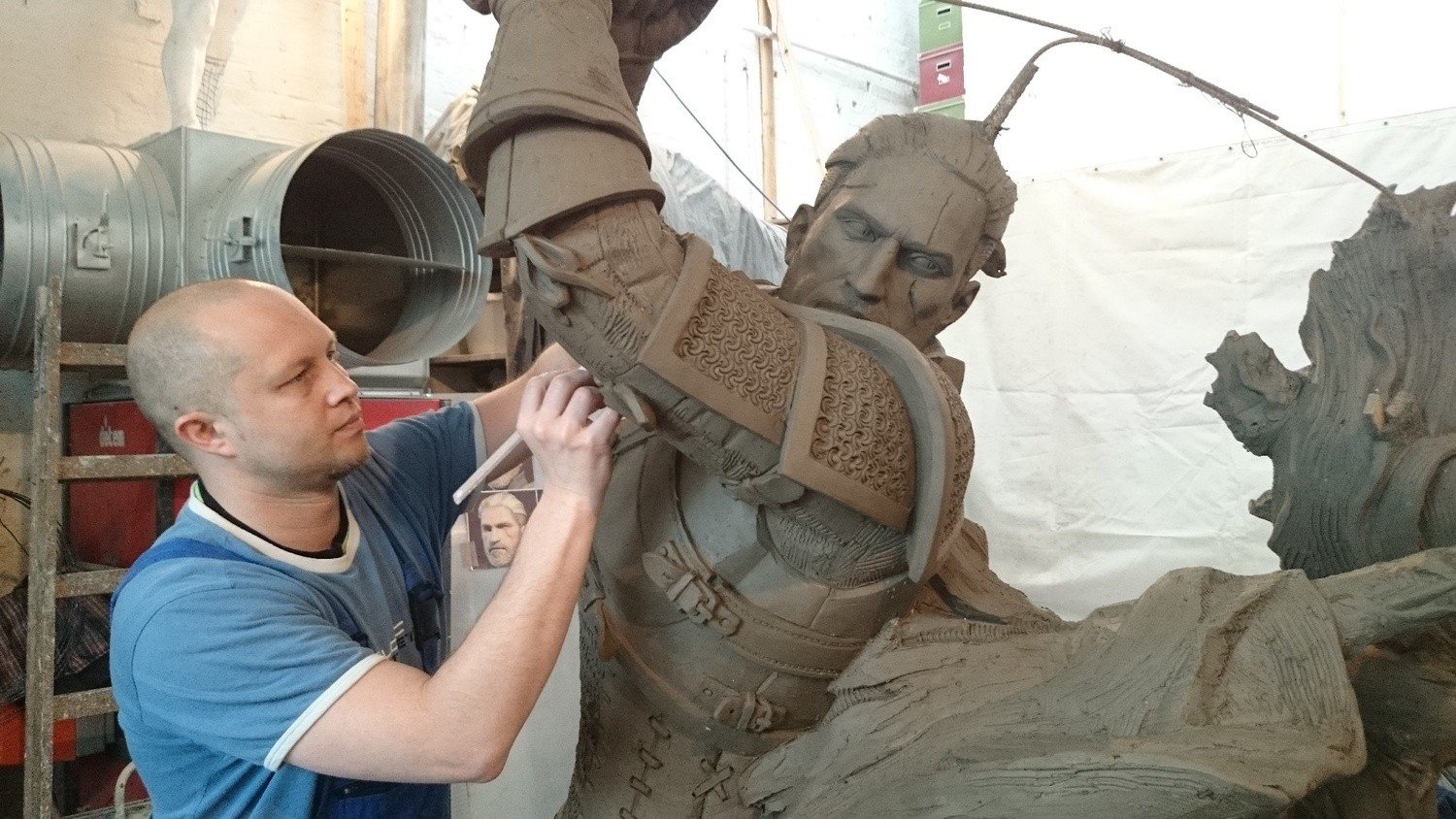 Ta rzeźba promuje grę Wiedźmin 3: Dziki Gon m.in. w USA i Australii.  Współtworzył ją zielonogórzanin Artur Wochniak [ZDJĘCIA, WIDEO] | Gazeta  Lubuska