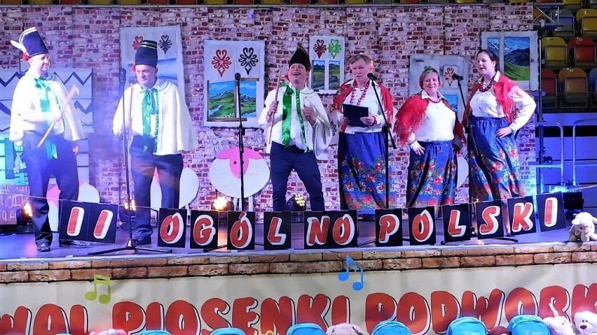 Podopieczni Powiatowego Środowiskowego Domu Samopomocy w Stąporkowie wystąpili na II Ogólnopolskim Festiwalu Piosenki Podwórkowej
