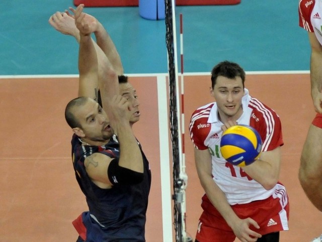 Przyjmujący ZAKSY Michał Ruciak (z prawej) wraz z polską kadrą powalczą o pierwszy w historii medal Ligi Światowej.