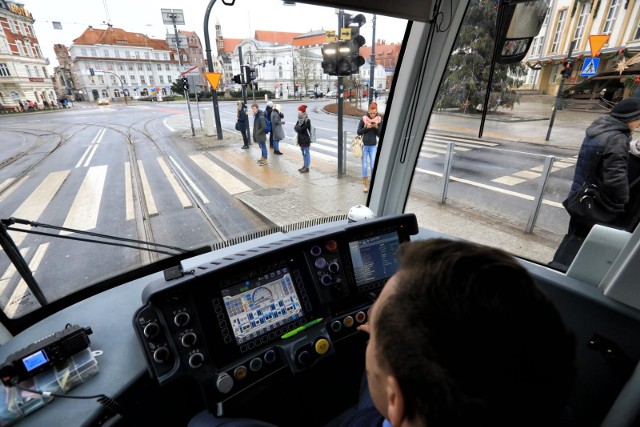 Od soboty, 1 grudnia 2018 r. wprowadzone zostaną nowe rozkłady jazdy autobusów i tramwajów MZK w Toruniu. Zobacz które linie dotkną największe zmiany!