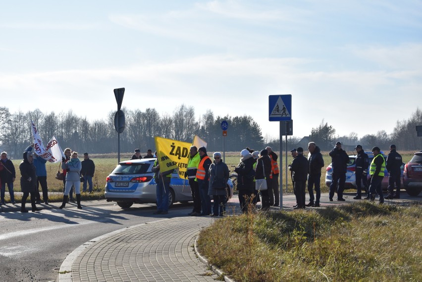 Wierzchosławice. Mieszkańcy w proteście zablokowali ronda we wsi [ZDJĘCIA]