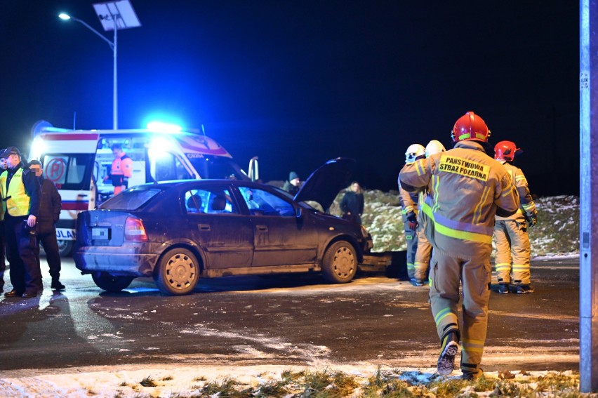 Zderzenie dwóch samochodów w Mełnie pod Grudziądzem....