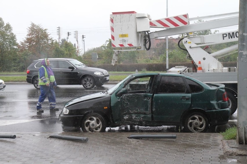 Wypadek na al. Sobieskiego. Cztery auta rozbite