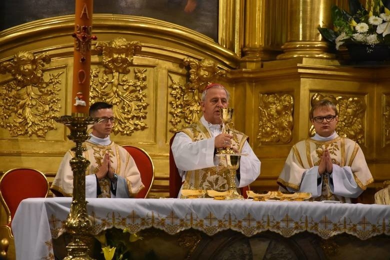 Biskup Jan Piotrowski z dniem 1 czerwca odwołał dyspensę od obowiązku udziału we mszy świętej w niedzielę i święta nakazane [ZDJĘCIA]