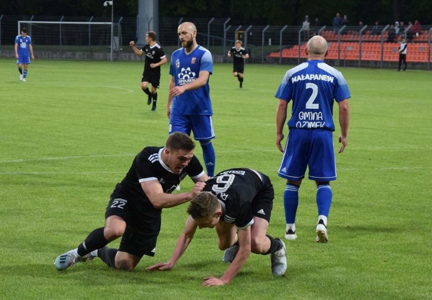 Dominacja Ruchu Zdzieszowice (czarne stroje) ani przez...