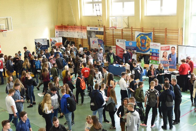 Niedawne V Targi Edukacyjne w SP w Koźmicach Wielkich. W tej szkole „tak” dla strajku powiedziało 91 proc. pracowników