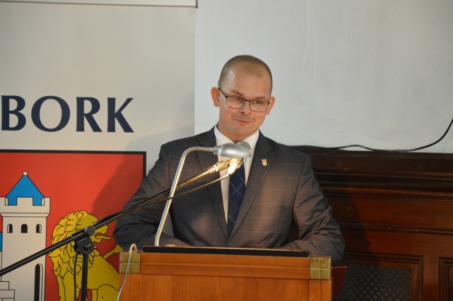 chęć kandydowania w wyborach samorządowych na stanowisko burmistrza ogłosił 36-letni Jarosław Litwin, pełniący w obecnej kadencji funkcję przewodniczącego Rady Miejskiej w Lęborku.