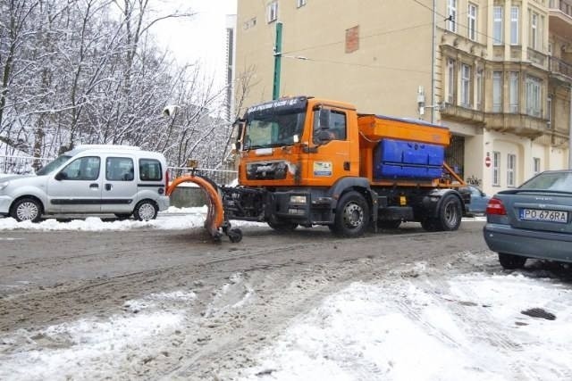 Zima była długa i piaskarki często wyjeżdżały na ulice Poznania