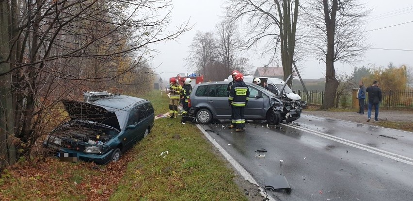 Karambol na drodze pod Starachowicami. Zderzyło się pięć samochodów, są ranni 