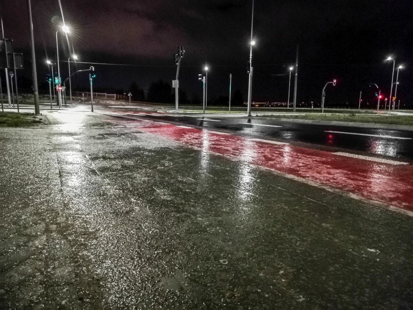 Lód na Nowej Bulońskiej i Nowej Wołkowyskiej. Zdjęcia Czytelnika 