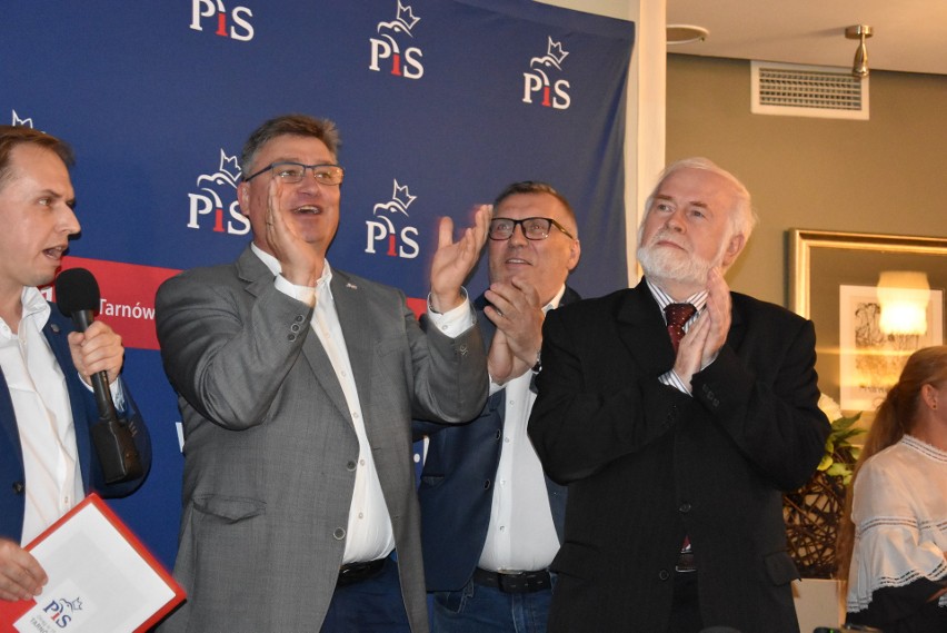 Wieczór wyborczy w tarnowskim sztabie PiS. Była radość, ale bez euforii [ZDJĘCIA]