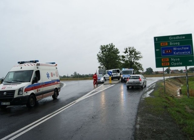 Grodków: wypadek na obwodnicy. Zderzyly sie dwa samochody dostawcze.