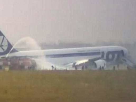 Boeing wylądował na warszawskim Okęciu bez wysuniętego podwozia.