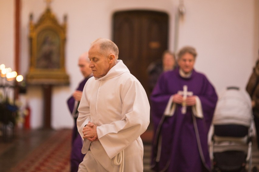 Środa Popielcowa w kościele Mariackim w Słupsku.