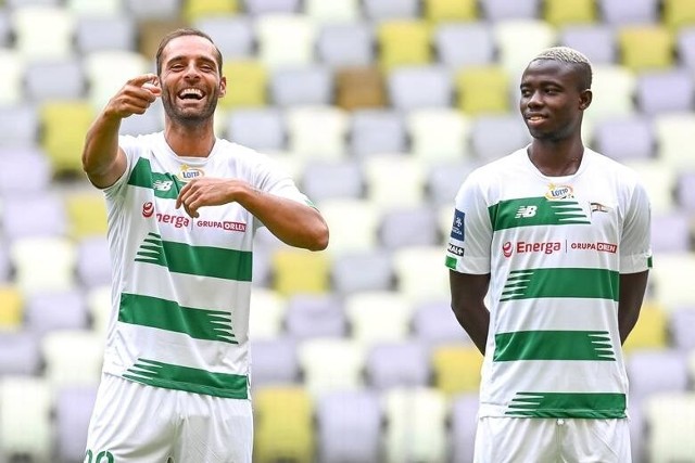 W piątek zawodnicy Lechii Gdańsk rozegrali sparing z litewskim zespołem FK Panavezys (3:2). Mecz uświetnił 10-lecie stadionu w Letnicy. Wcześniej biało-zieloni zaprezentowali się kibicom. Fani mogli zobaczyć trzech nowych graczy: Miłosza Szczepańskiego, Ilkaya Durmusa i Bassekou Diabate. Oto zdjęcia!