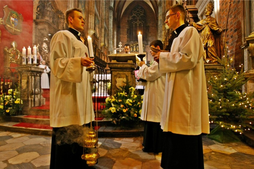 Pasterka to polska tradycyjna msza święta odprawiana w...