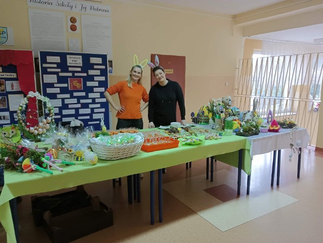 Kiermasz Wielkanocna Jedyneczka w Publicznej Szkole Podstawowej numer 1 w Białobrzegach będzie trwał do czwartku 7 kwietnia. Można kupić ręcznie robione ozdoby świąteczne.