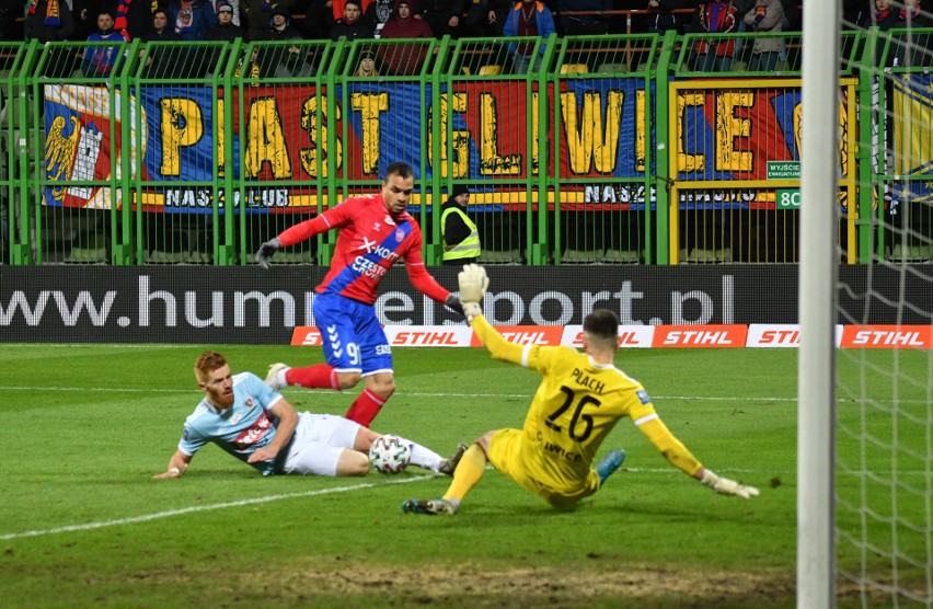 Raków Częstochowa wygrał z Piastem Gliwice 2:0...