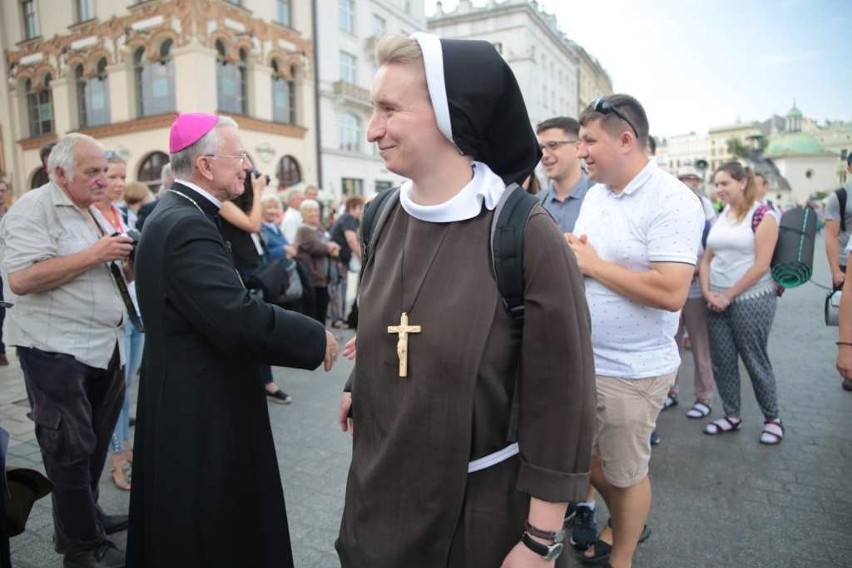 Kraków. Pielgrzymi tłumnie ruszyli na Janą Górę [ZDJĘCIA]